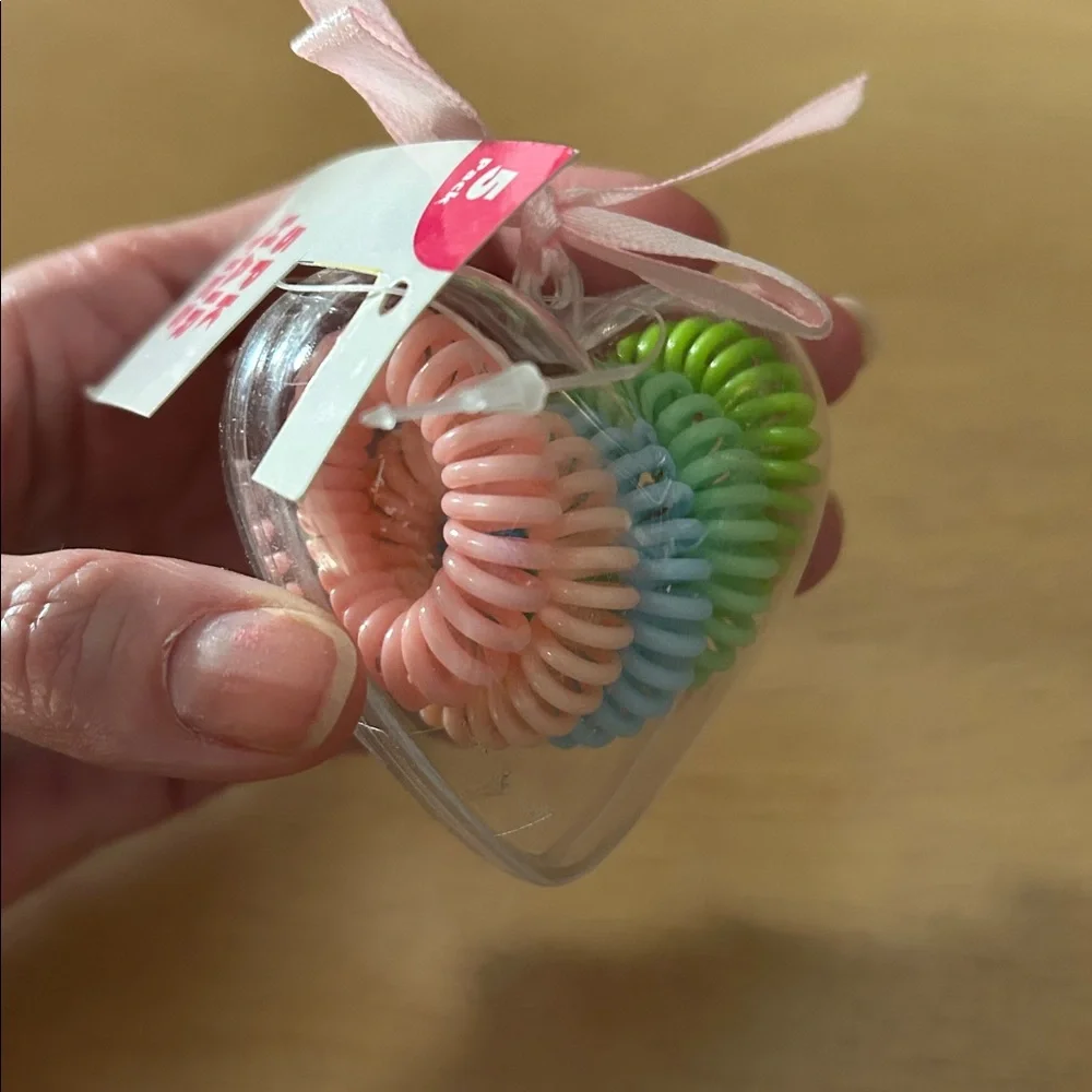 Free with bundle or purchase New 5pc Hair Ties 👱🏻‍♀️Pastel Colors Small size
